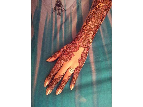  शादी के लिये जरुर ट्राई करें ये 10 ब्राइडल मेहंदी डिजाइन 