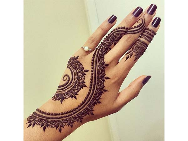  शादी के लिये जरुर ट्राई करें ये 10 ब्राइडल मेहंदी डिजाइन 