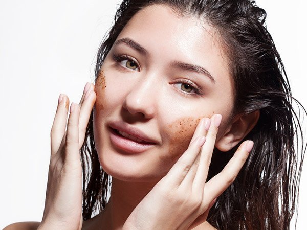 3. त्वचा की नमी को बनाये रखता है