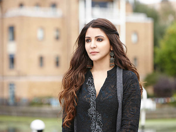 1. अपने फैसले पर डटी रहें और खुद ही इस बारे में बात शुरू करें -