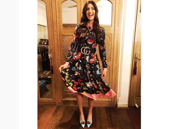 अमेजिंग इन गूची ड्रेस 