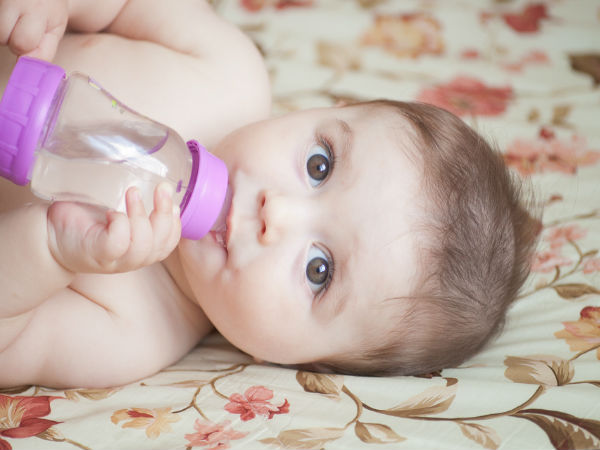  बच्चे को हाइड्रेटेड रखें: 