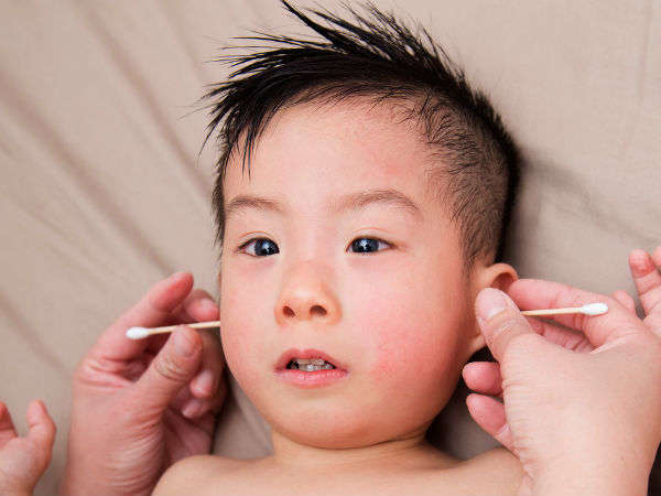 कानों को कैसे साफ़ करें?