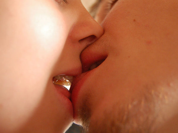  3. आपकी जीभ को कैसा महसूस होता है 