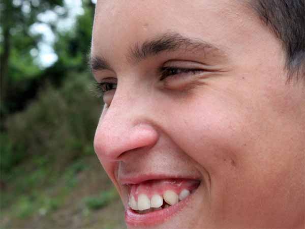 वे बहुत अधिक बोलते हैं! वे बहुत अधिक बोलते हैं!