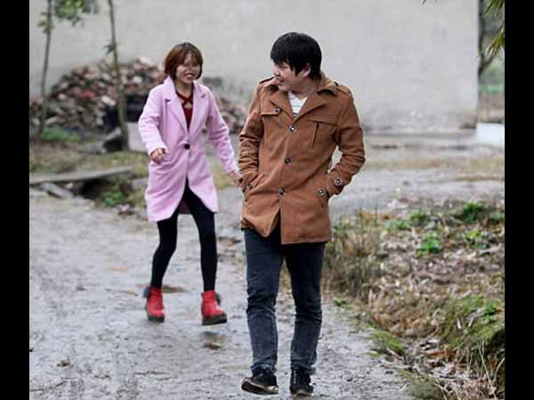 उसने सभी कठिनाईयों का सामना करने का साहस दिखाया