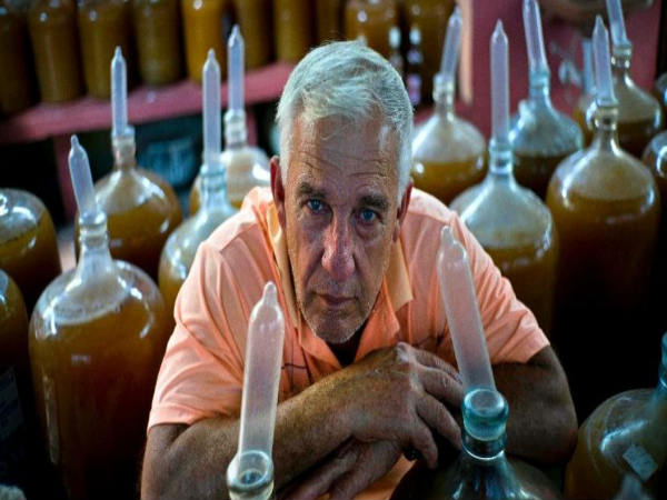 एक दिन में 50 बोतल की ब्रिकी एक दिन में 50 बोतल की ब्रिकी