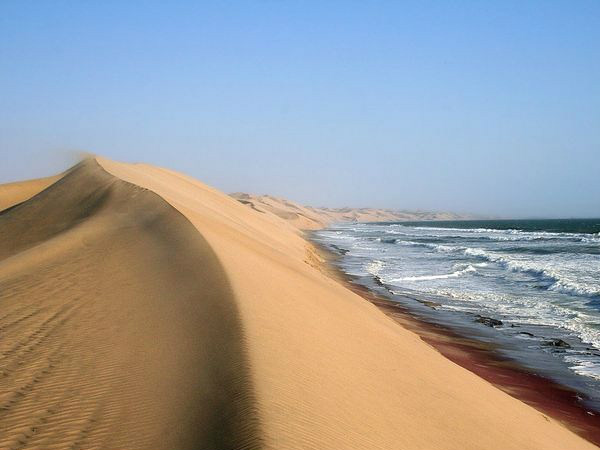 दो बड़े रेगिस्‍तान 