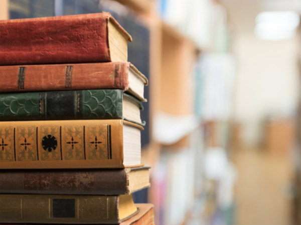 किताबों में सीलन : किताबों में सीलन :