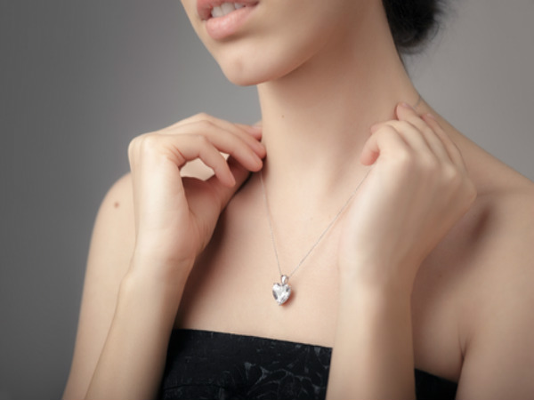 उलझा हुआ नेकलेस : उलझा हुआ नेकलेस :