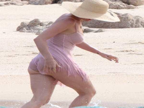  मैक्सिको में छुट्टियां मना रही हैं केटी