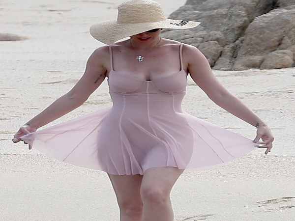  अट्रेक्टिव लुक 