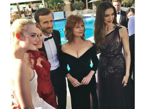 दिख रही हैं सबसे जुदा 