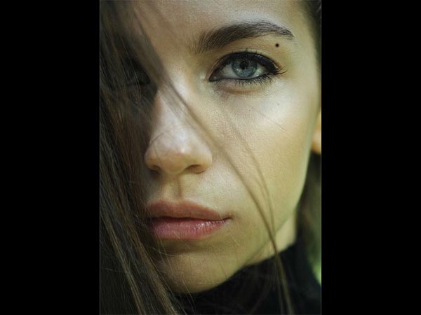 भवों के नीचे तिल होना भवों के नीचे तिल होना