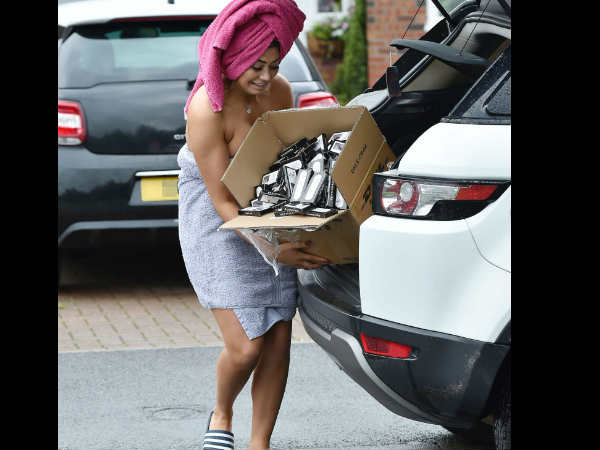 इसलिए तौलिए में निकल आईं 