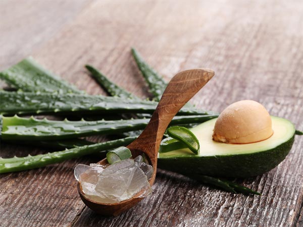 8-एवोकाडो और एलोवेरा जेल से बना फेसपैक