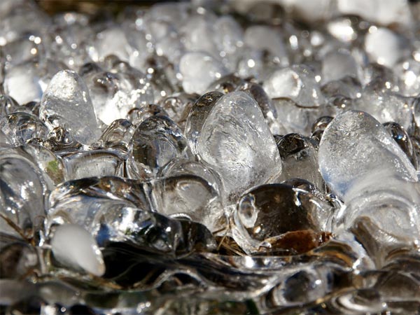 7- सनबर्न और झुर्रियां के लिए बर्फ है लाभदायक