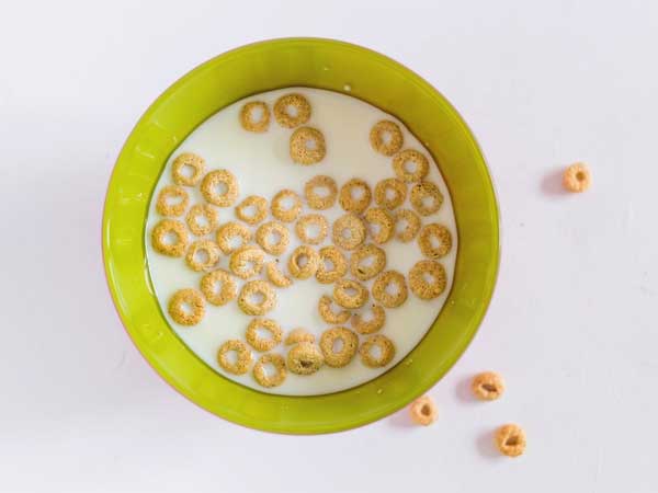 8. ओटमील ग्लो फेस पैक विथ मिल्क