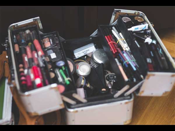 बड़े आकार का सिंगारदान लेना