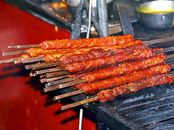 3. लालू कबाबी 3. लालू कबाबी