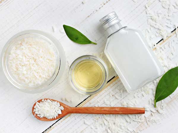 1. बेकिंग सोडा, शैम्पू और टी ट्री ऑयल