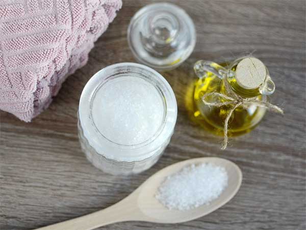 3. आवश्‍यक तेलों के साथ सुगर हेयर स्‍क्रब -