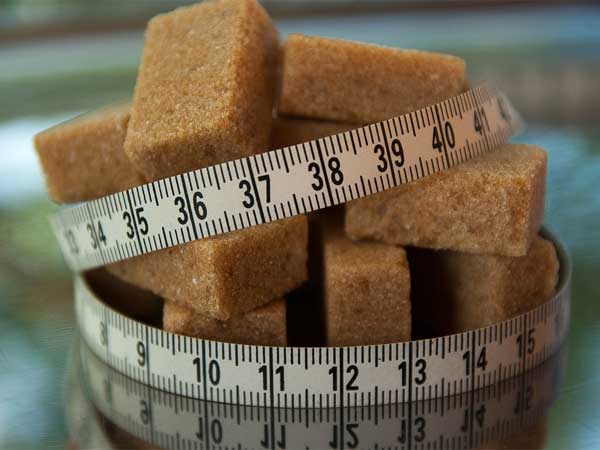 5. ब्राउन शुगर और ऑलिव ऑयल स्‍क्रब -