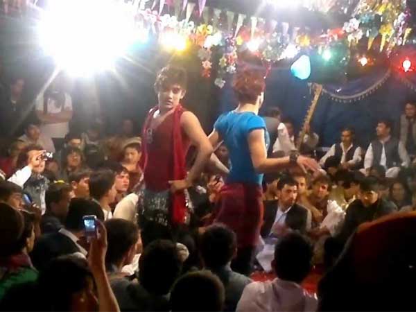 पुलिस करती है संरक्षित 