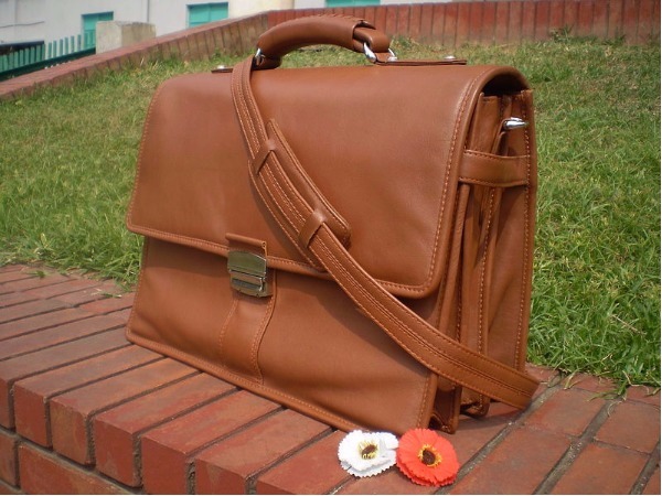  This is how you can make your leather bags last longer 