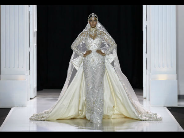  व्‍हाइट ब्राइडल लुक में 