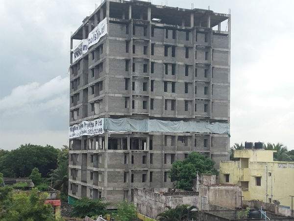 खंडर व जर्जर प्रॉपर्टी के करीब खंडर व जर्जर प्रॉपर्टी के करीब