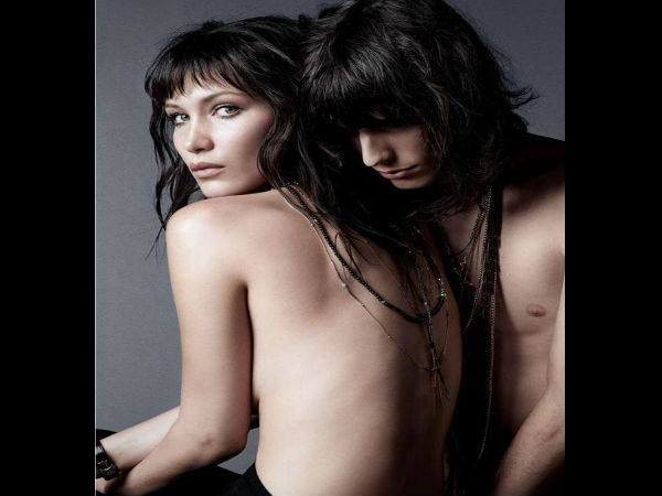 टॉपलेस हुई मॉडल 