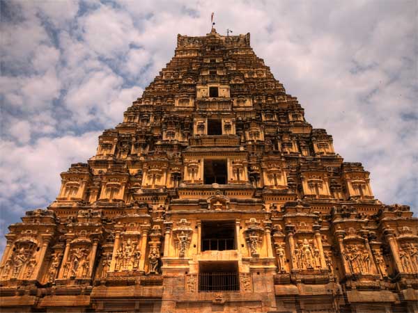 2. विरुपाक्ष मंदिर, हम्पी