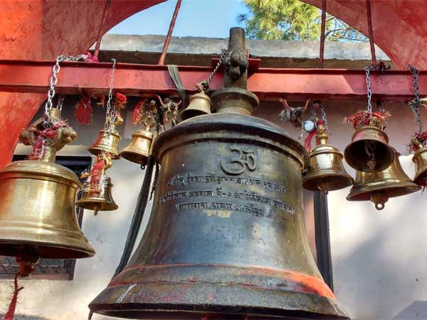 घंटियों वाले देवता घंटियों वाले देवता