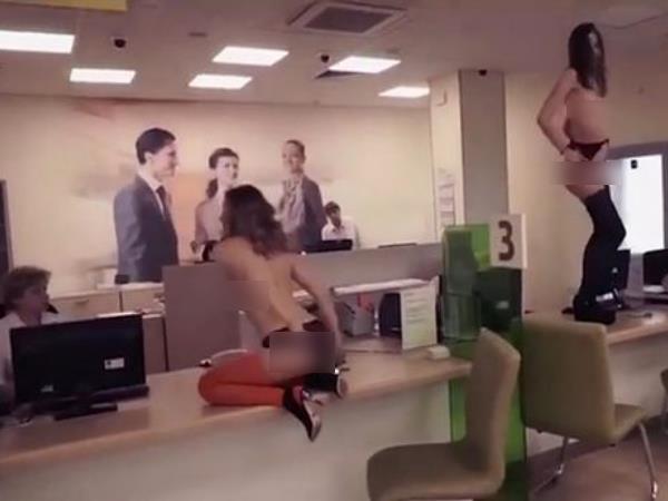 Customer brings two strippers into bank in Russia
