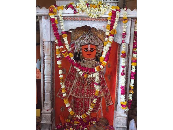 भभूती से करते हैं इलाज भभूती से करते हैं इलाज