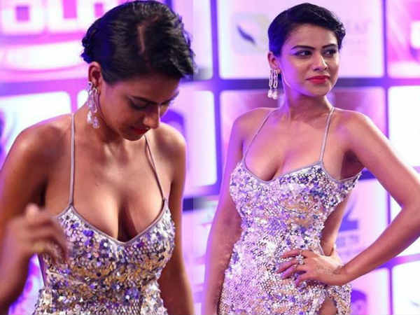 निया शर्मा 