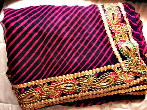 गोल्‍डन वर्क के साथ 