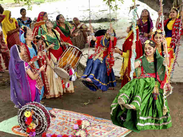 सावन से जुड़े है झूले 