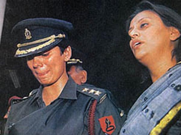 पहुंची थी पति को सम्‍मान देने 