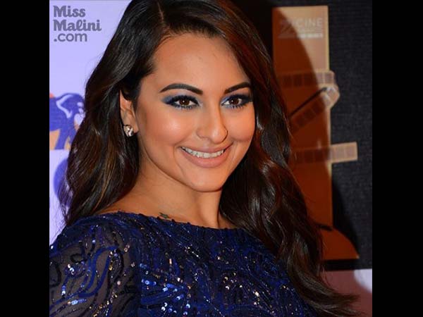  स्‍मोकी आई लुक