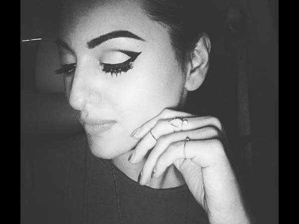  ग्रैफिक लुक