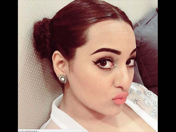 सफेद आईनाईनर 