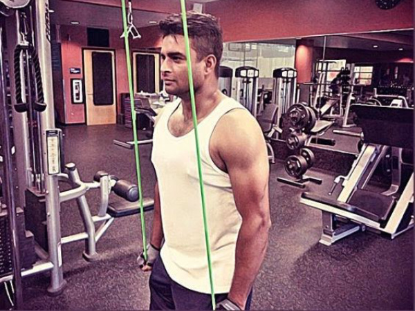 3. ज़रुरत से ज़्यादा वर्कआउट करने लगते हैं: