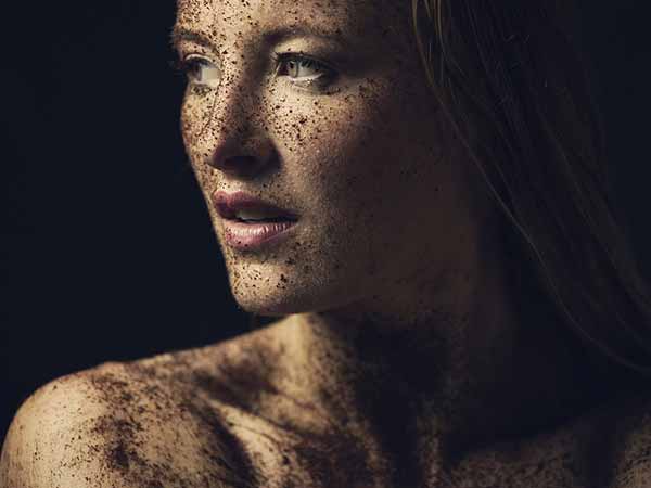 3. कंकड़दार स्क्रब का इस्तमाल करना