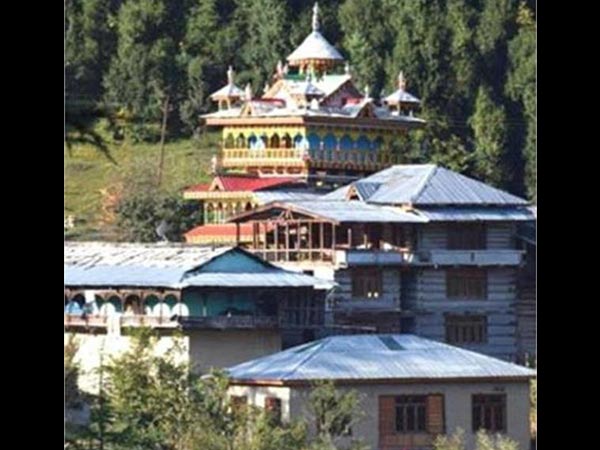 देवता की शरण में 