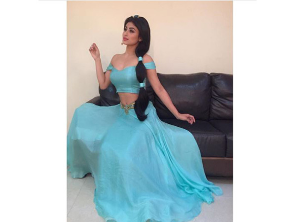 जैस्‍मीन लुक 