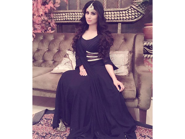 स्‍टाइलिस्‍ट मौनी 