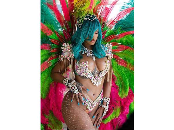 पहले झलक दिखाई 