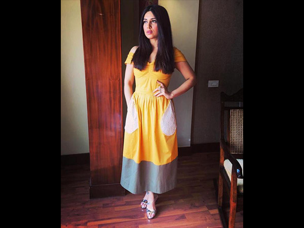  Shift लुक में 